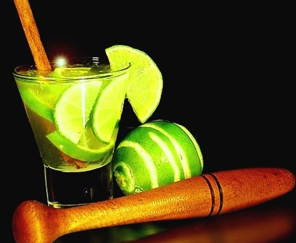 Aprenda a preparar uma super Caipirinha