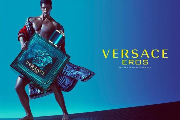 Brian Shimansky estrela comercial do perfume ‘Eros’, da Versace
