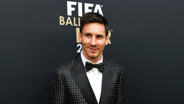 A polêmica do smoking de Messi. Certo ou errado?