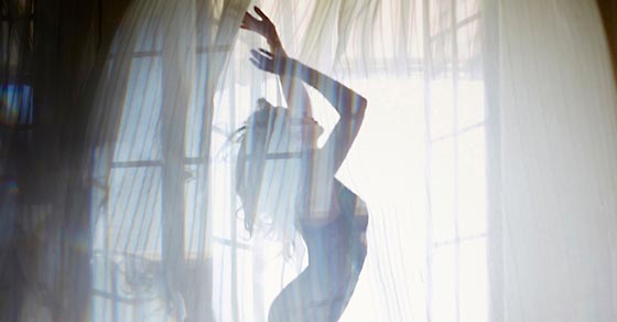 Kylie Minogue, super sexy no vídeo “Skirt”