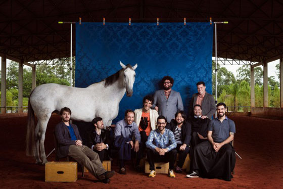 Ouça “De Lá Até Aqui”, novo disco do Móveis Coloniais de Acajú